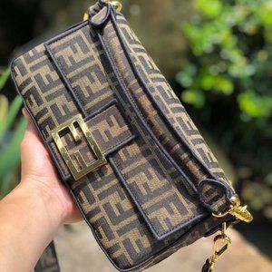 Fendi ladies baguette bag chain bag handbag